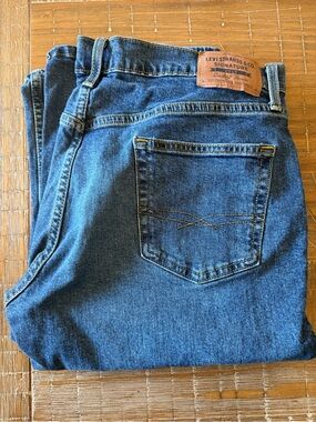 Levi's Men's Dark Blue Relaxed Denim Jeans